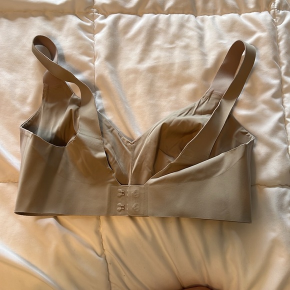 Lululemon Beige no lining bra - Picture 3 of 4